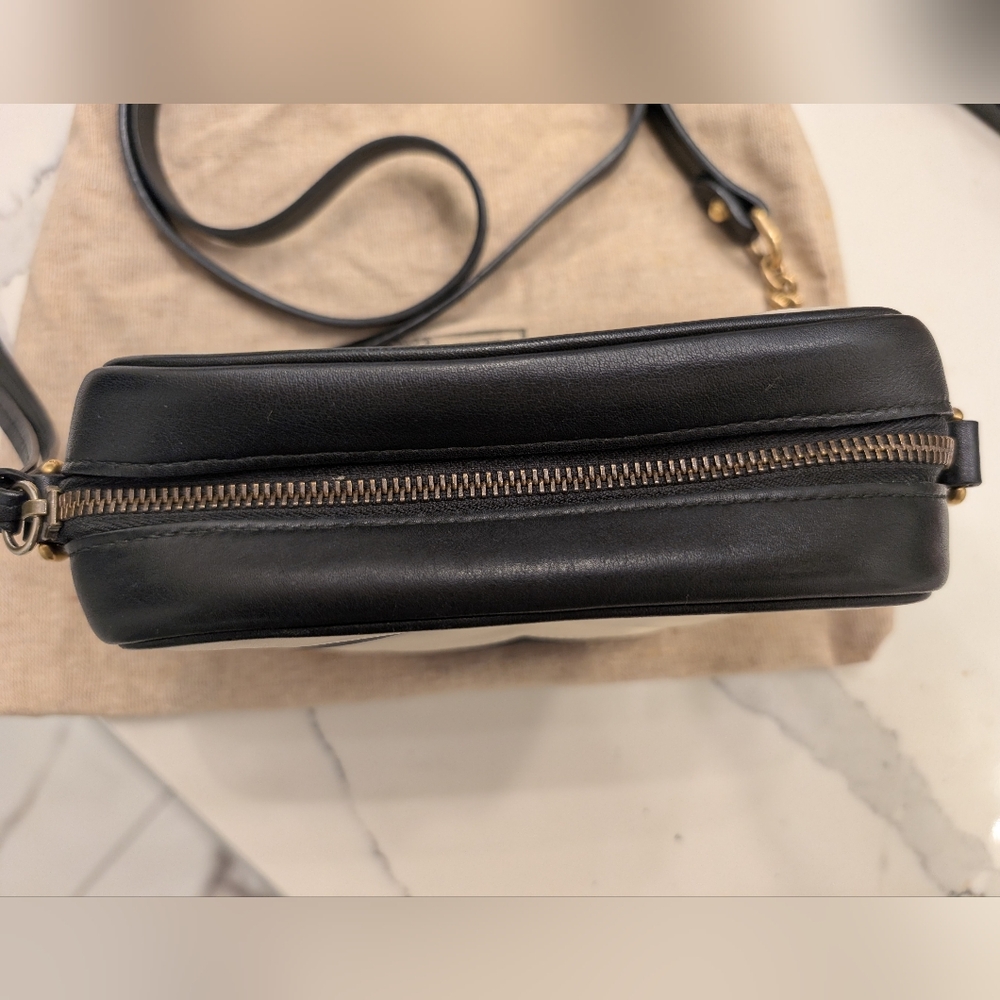 $950 DIRECT RARE Gucci Blk & Cream chevron leather camera bag! Exc condition π€ - Picture 10 of 15